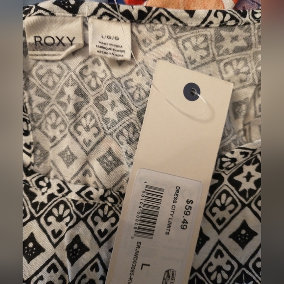 NWT Roxy dress with bell sleeves - Picture 8 of 12